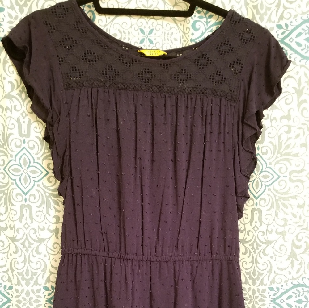 Slight ruffle sleeve dress